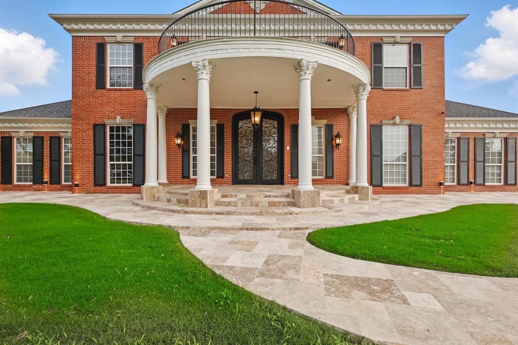 6260 Oak Hollow Drive