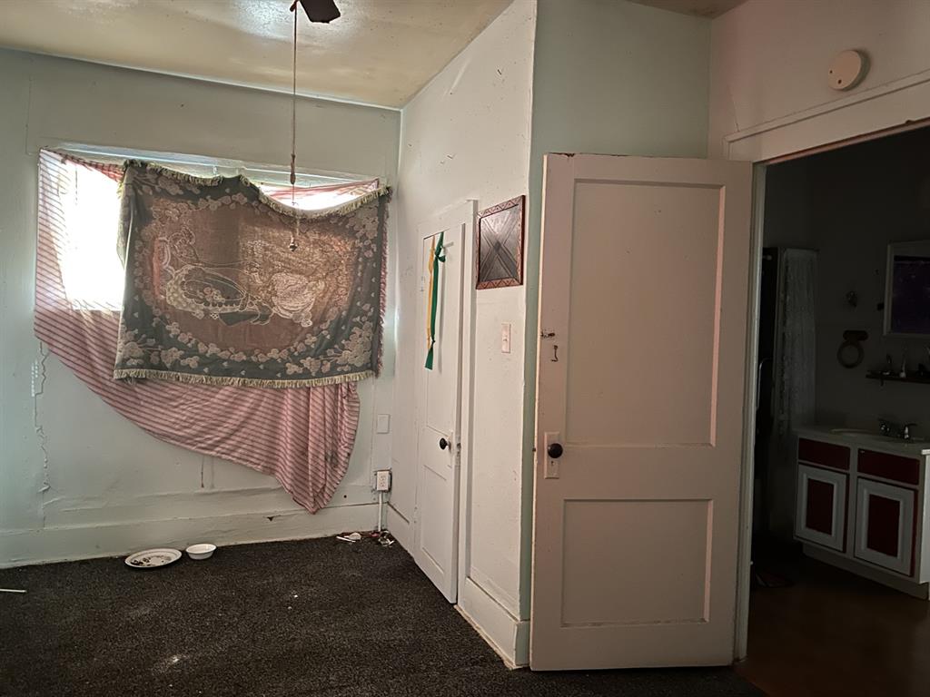 Orig Town Of Wolfe City - Residential