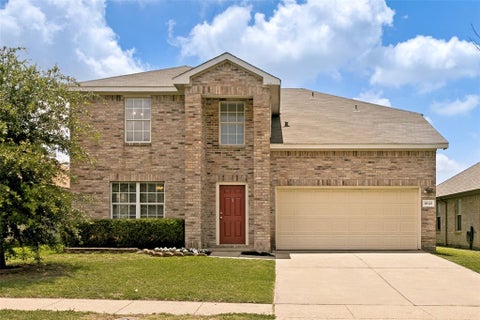 Photo of 10121 Chapel Rock Drive, Fort Worth, TX 76116 (MLS # 21305628)