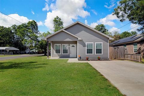 427 Sabine Avenue Cleburne TX 76031