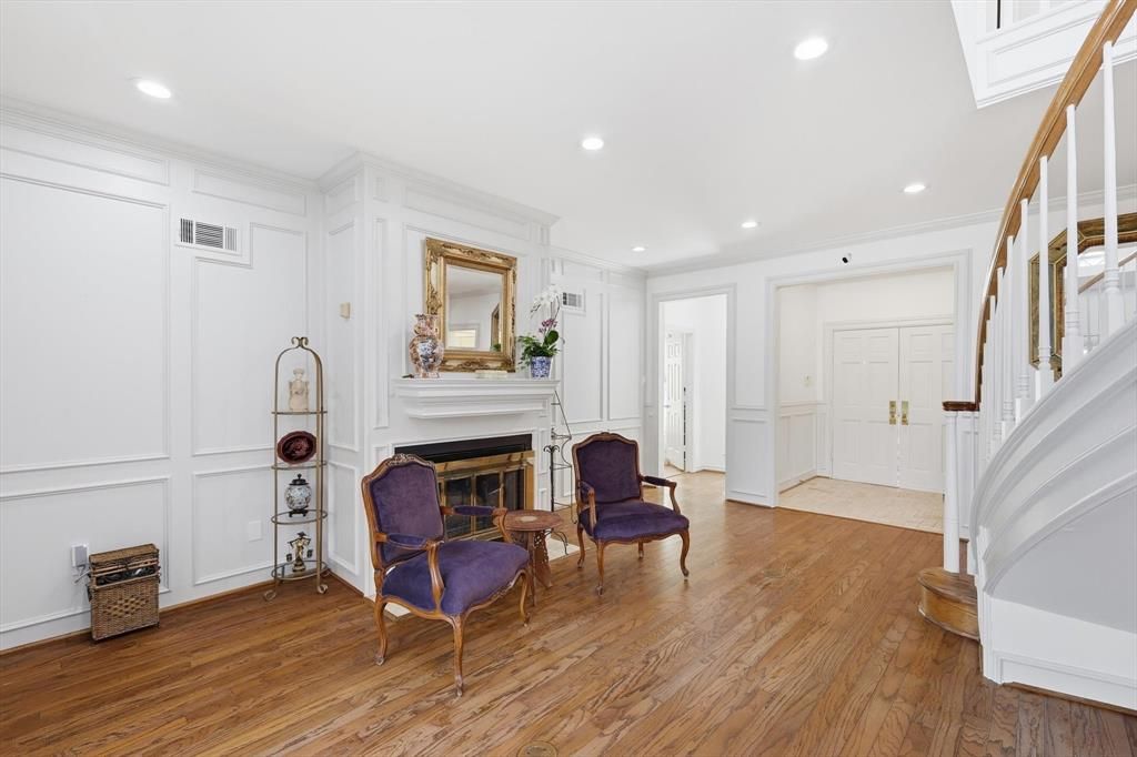 Photo of 14917 Oaks North Drive, Addison, TX 75254 (MLS # 21204568)