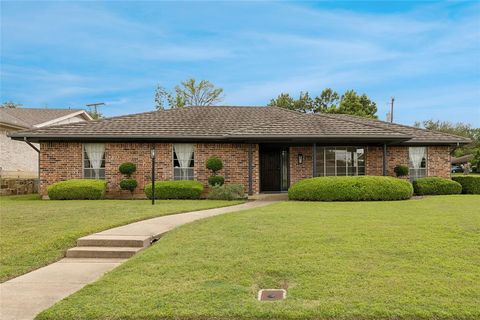 Photo of 4859 Winesanker Way, Fort Worth, TX 76133 (MLS # 21245597)
