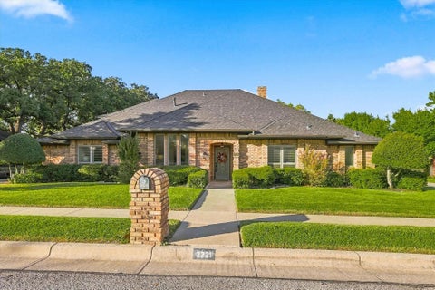 Photo of 2221 Pine Thicket Lane, Bedford, TX 76021 (MLS # 21408845)