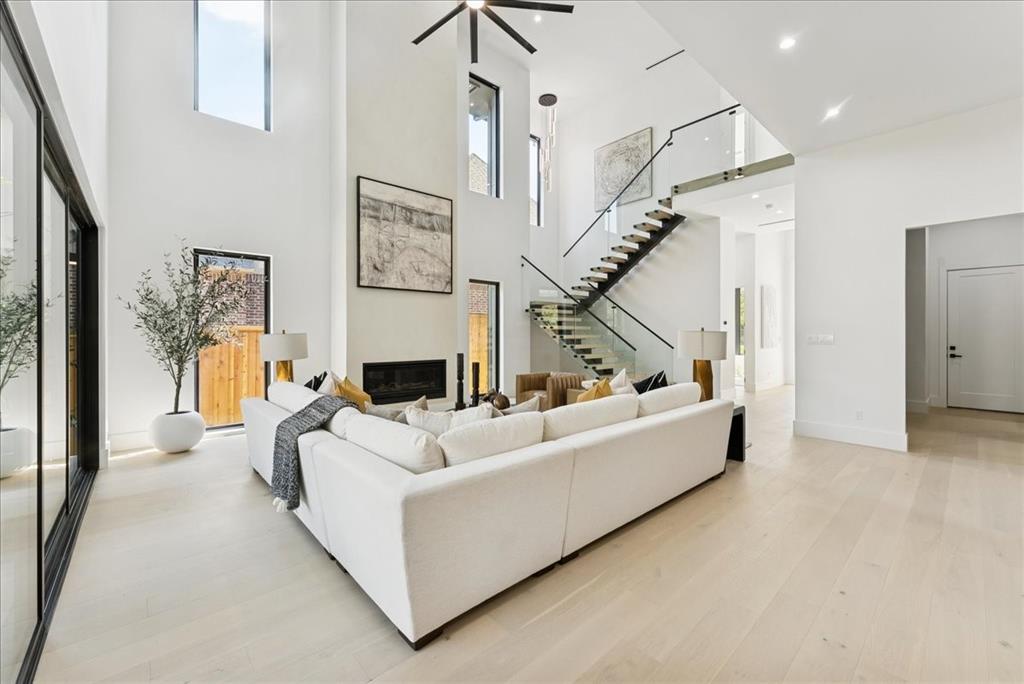 7111 Coronado Avenue