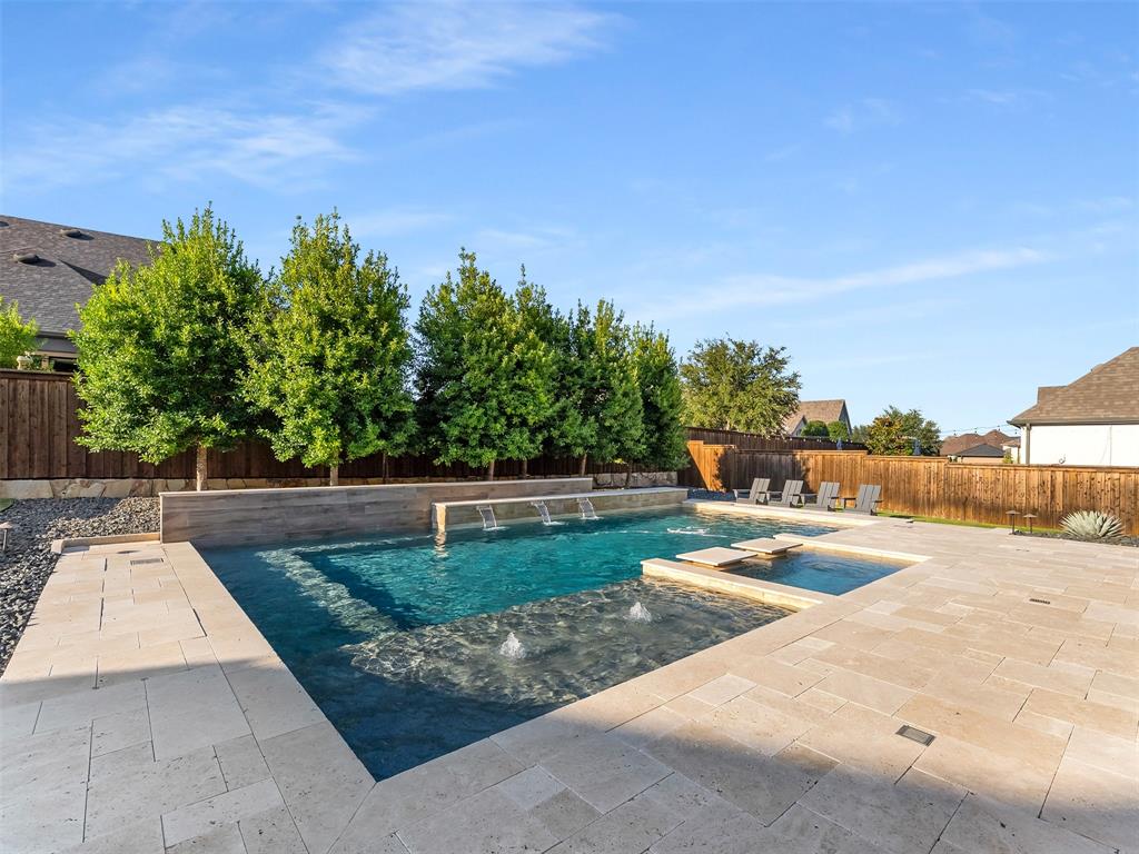 2201 Longmont Lane