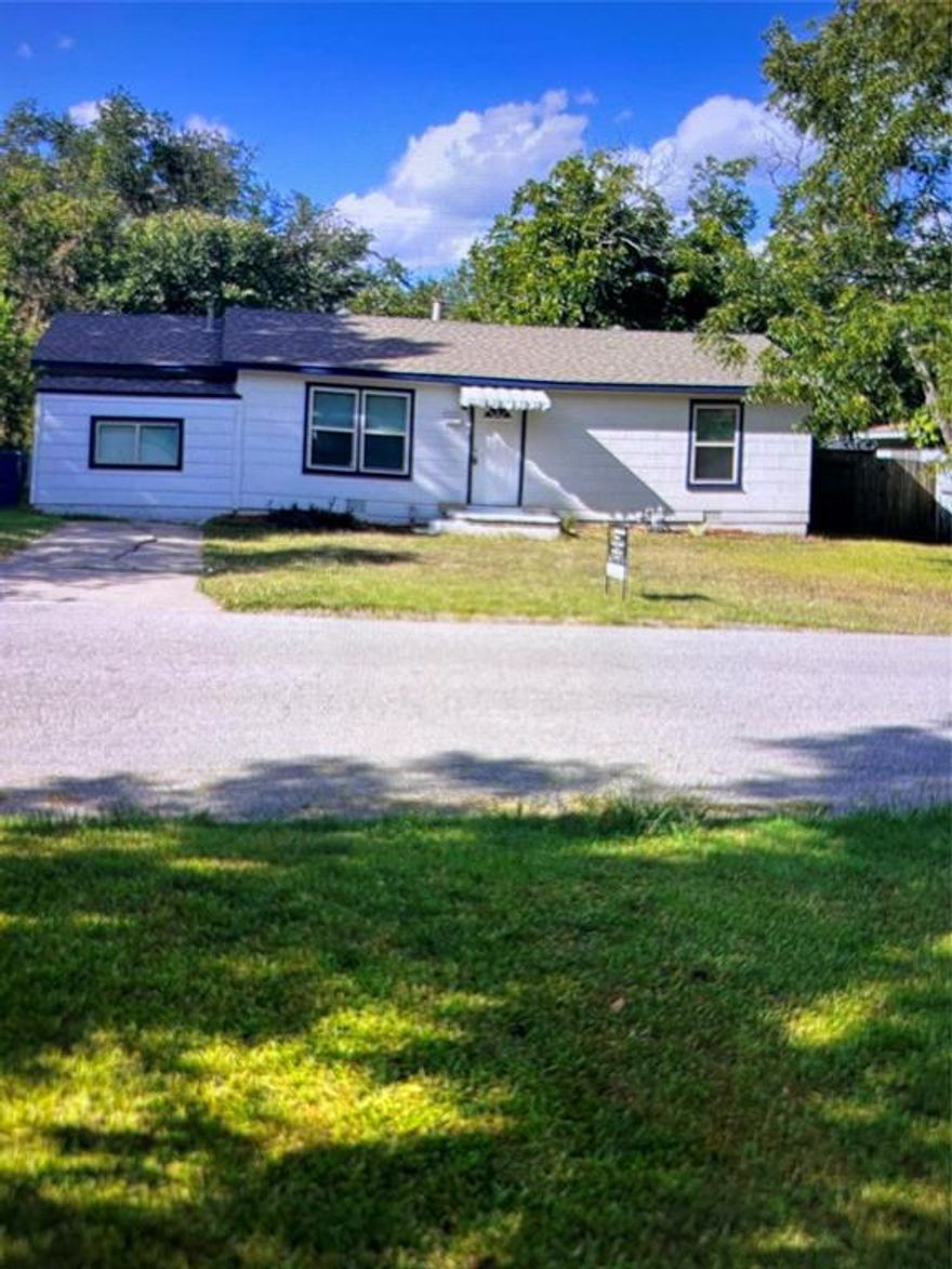 GREAT LOCATION WITH WALKING DISTANCE TO RESTAURANTS & SHOPPING! HARDWOOD FLOORS! CENTRAL HEAT & AIR! 3 BEDROOM, 1 BATH, UTILITY CLOSET,  LARGE COVERED PATIO. FENCED IN BACKYAR. Buyers agent to verify all the information provided.