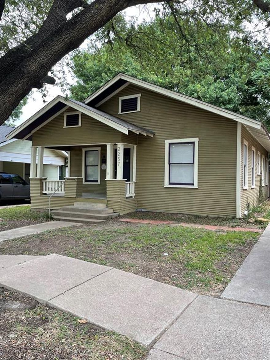 Adorable 2 bedroom, 1.5 bath home in the charming Fairmont Historical District of Fort Worth.  The home has the original wood flooring throughout and a large fenced in back yard.  The home is located close to downtown Fort Worth and major highways making the location very accessible. 
Pets are case to case, one pet limit with breed restrictions.  Application fee is $45 per applicant 18 year of age or older.  Security deposit due upon lease approval and full first months rent due at move in.