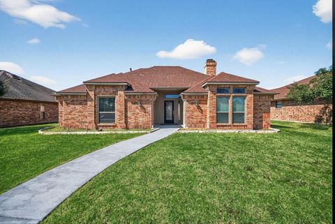 Photo of 2229 Country Valley Road, Garland, TX 75041 (MLS # 21207073)