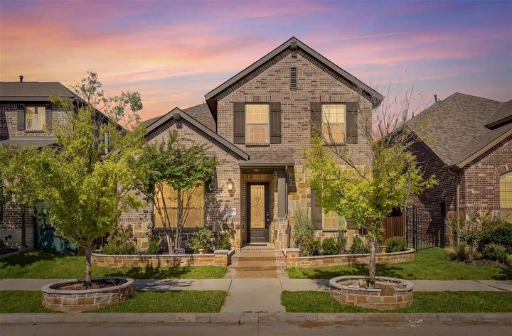 Photo 1 of 40 — 4320 Smokey Quartz Lane, Arlington, TX 76005