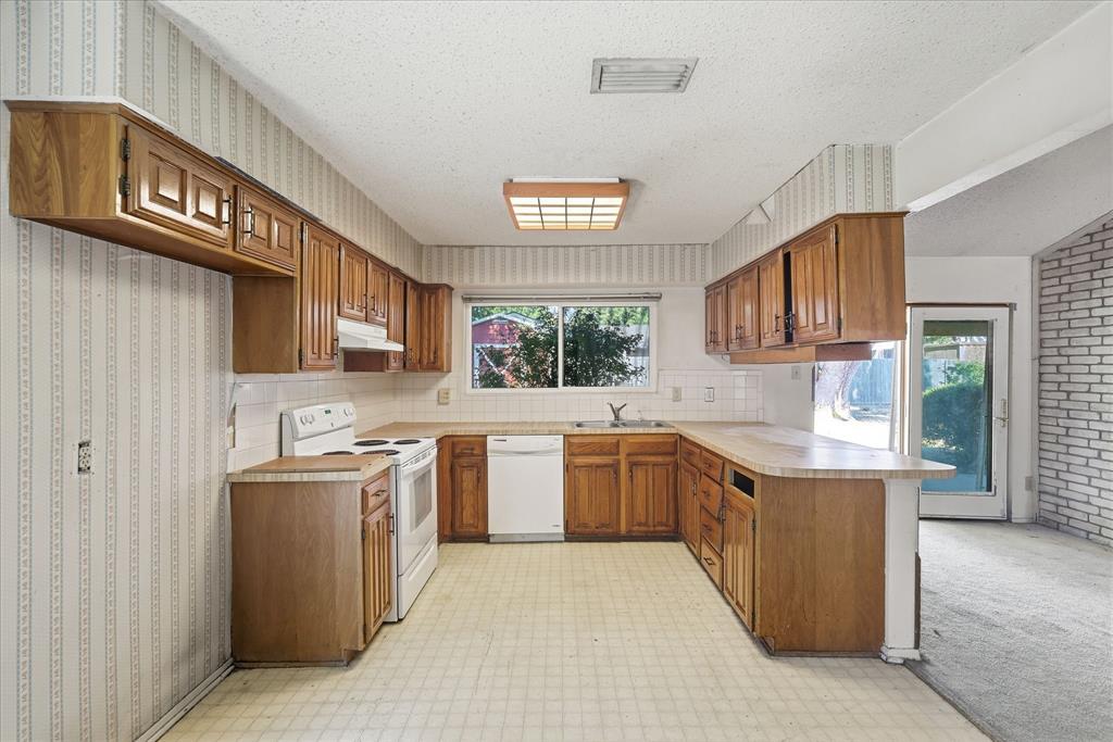 606 Woodcrest