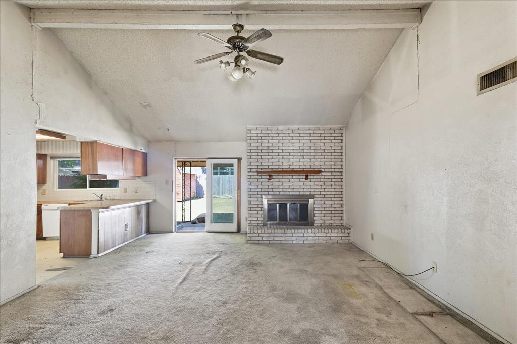 606 Woodcrest