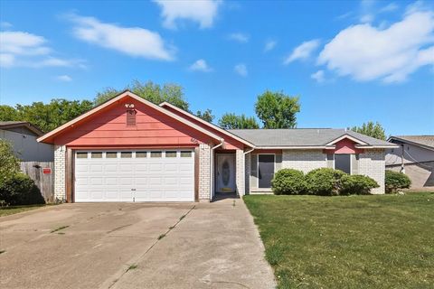 606 Woodcrest Grand Prairie TX 75052
