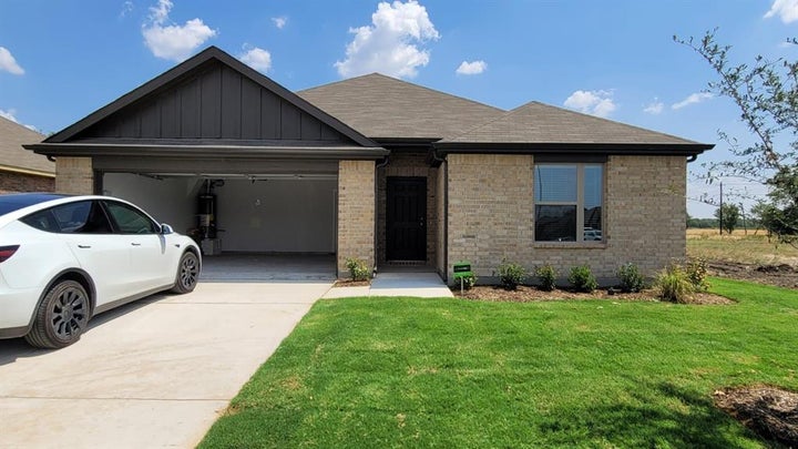 Photo 1 of 21 — 1919 Rolling Ridge Drive, Van Alstyne, TX 75495