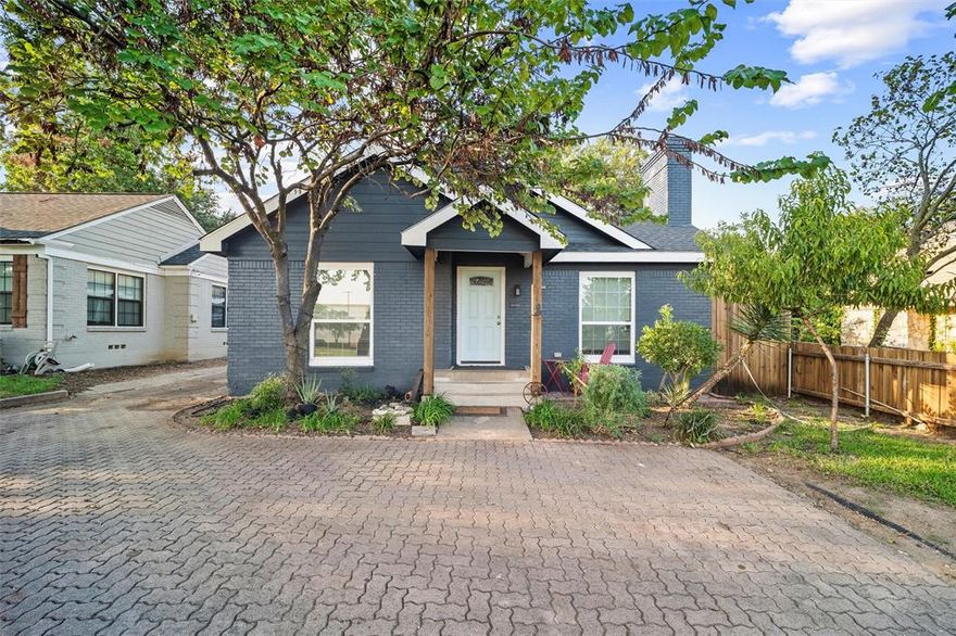 Welcome To This Charming 3 Bedroom, 2 Bathroom Home, Thoughtfully Remodeled And Perfectly Designed For Comfortable Living. With 1,372SqFt Of Well-Used Space, This Home Offers Modern Updates While Preserving Its Uniqueness And Character.
Step Inside Into A Bright Open Floorplan With A Spacious Living Area Perfect For Family Time And Entertaining. The Updated Kitchen Features Sleek Finishes And Plenty Of Room For Your Meal Prep, Homework Sessions, Or Weekend Baking!
Both Bathrooms Have Been Tastefully Renovated With Functionality In Mind. Each Bedroom Provides An Ample Retreat With Plenty Of Closet Space, And The Layout Offers Flexibility For Growing Families Or For Those Working From Home. Outside You Will Find Abundant Parking On A Generously Sized Lot With Great Potential. Convenient Location Close To Parks, Top-Rated Schools, Shopping, Major Commuting Routes, And More! This Home Checks Out All The Boxes: Great Location, Great Character, And Great Potential. Schedule Your Tour Today!