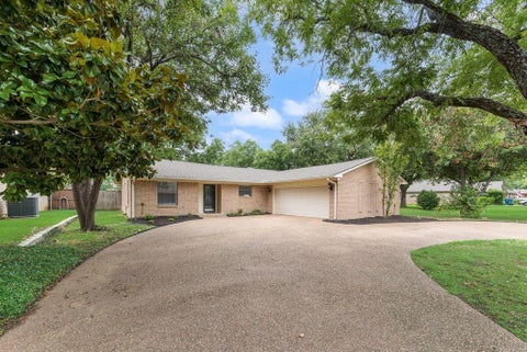 Photo of 2697 Poplar Drive, Flower Mound, TX 75028 (MLS # 21329084)