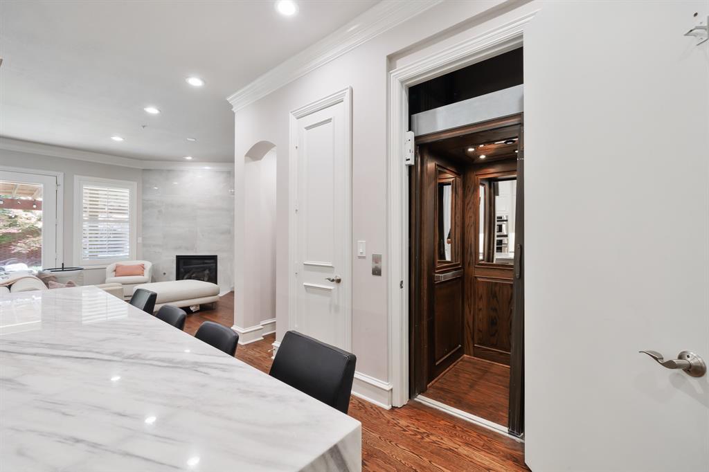 Southlake Town Square Brownsto - Residential