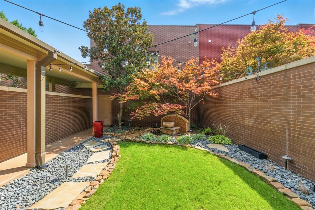 Southlake Town Square Brownsto - Residential