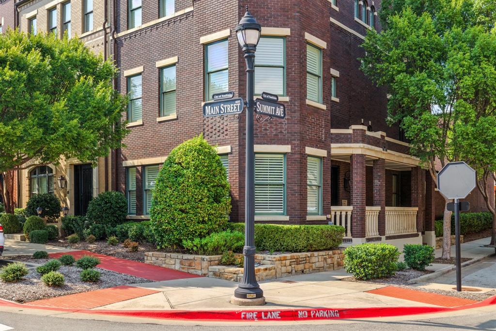 Southlake Town Square Brownsto - Residential