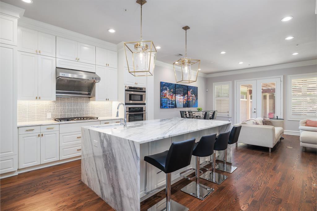 Southlake Town Square Brownsto - Residential