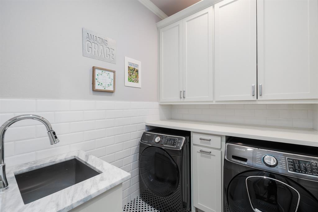 Southlake Town Square Brownsto - Residential