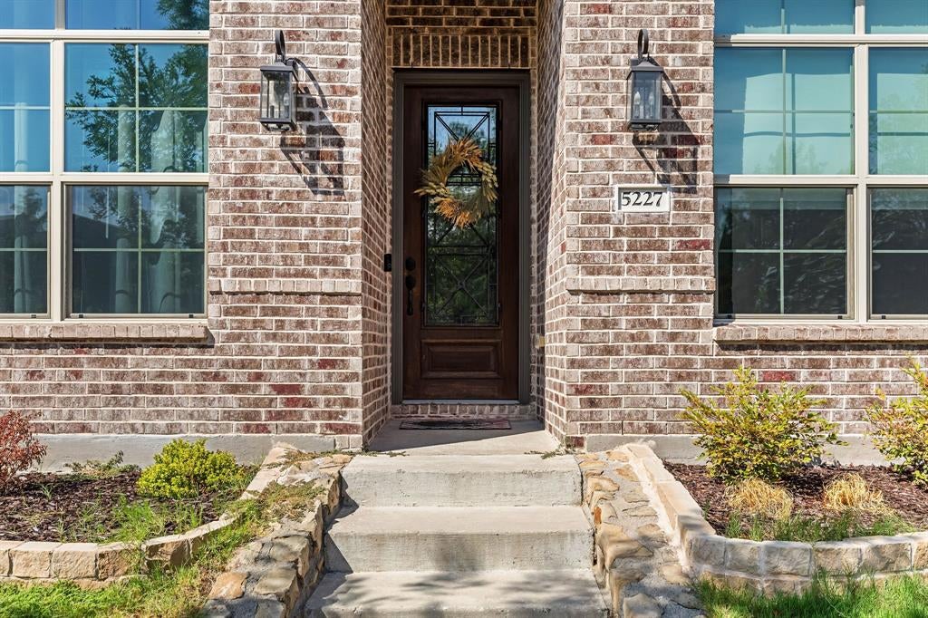 5227 Mareliz Lane
