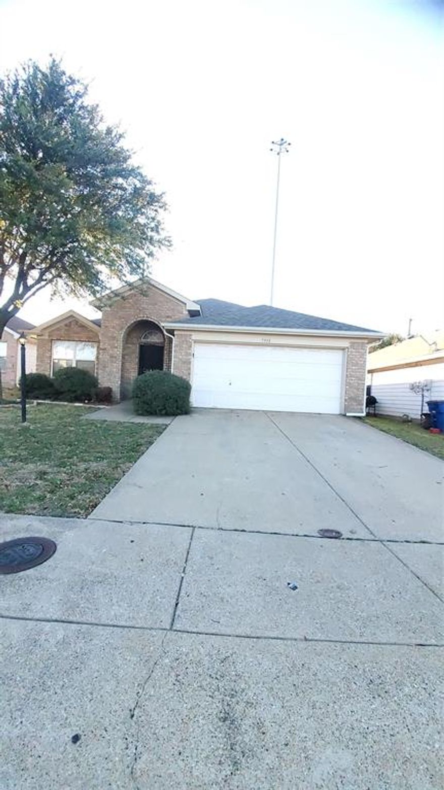 No HOA!  Move-in ready, well-maintained 3 bedroom 2 full-bath home.  Close proximity to major freeways.  Near retail shopping and public transit corridors.

The refrigerator and microwave will convey with property.