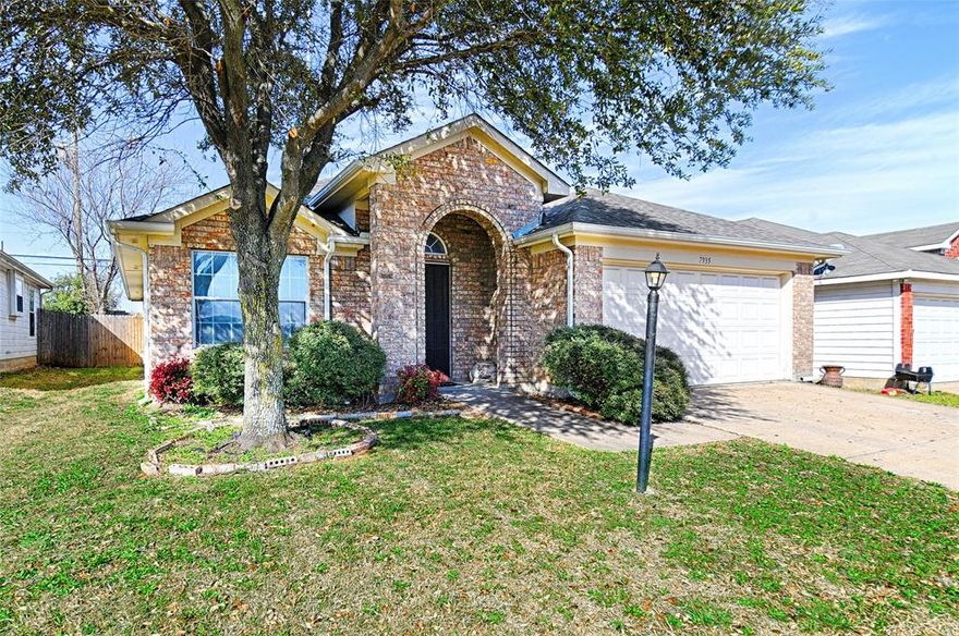 No HOA!  Move-in ready, well-maintained 3 bedroom 2 full-bath home.  Close proximity to major freeways.  Near retail shopping and public transit corridors.

The refrigerator and microwave will convey with property.
Survey available