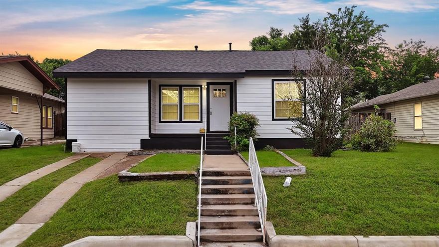 Situated in an established Fort Worth neighborhood, this beautifully remodeled 3-bedroom, 1-bath home offers both comfort and convenience with easy access to major roads, shopping, and dining.
Inside, you’ll find updated finishes that give the home a fresh, modern feel while maintaining a warm and inviting atmosphere. The spacious backyard is a standout feature—perfectly sized for entertaining, relaxing, or creating your own outdoor space.
A great option for anyone looking for a move-in ready home in a well-connected area.