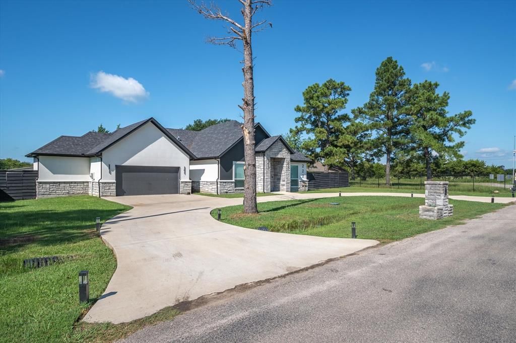 Photo of 222 Meadowlark Drive, Wills Point, TX 75169 (MLS # 21215169)