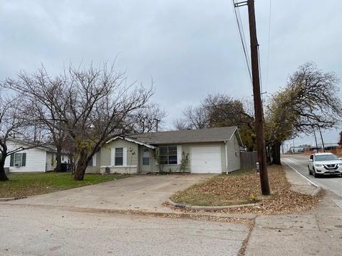 Photo of 1502 N Pikeview Terrace, Arlington, TX 76011 (MLS # 21198684)