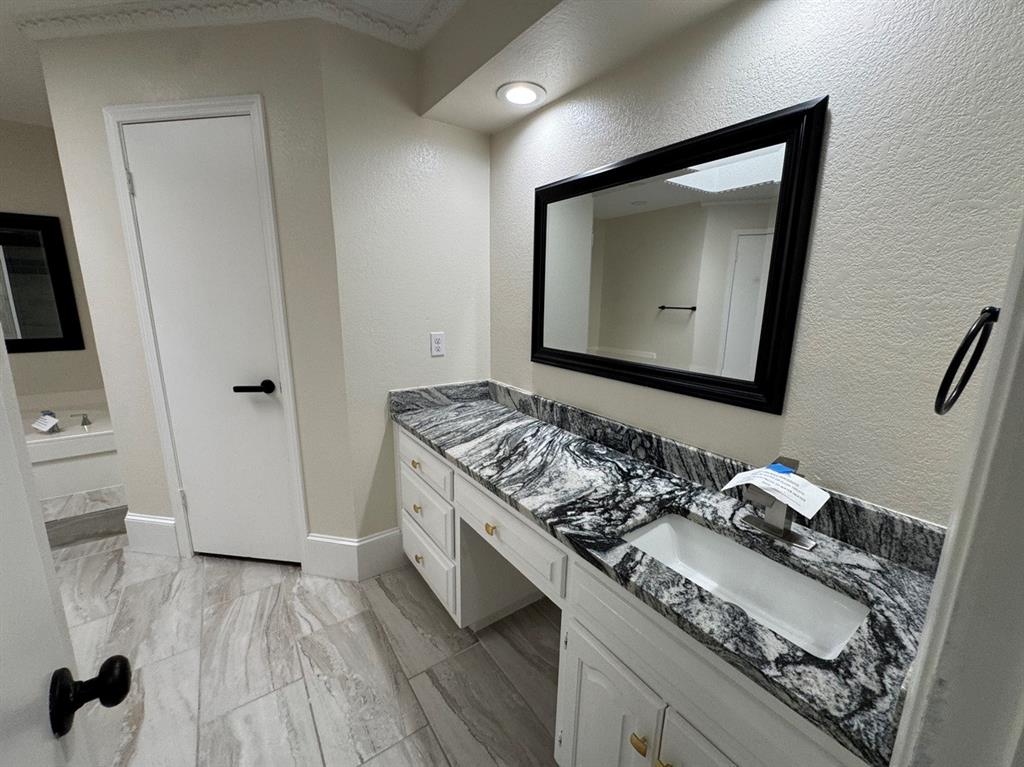 Lake Country Secret Harbour - Residential