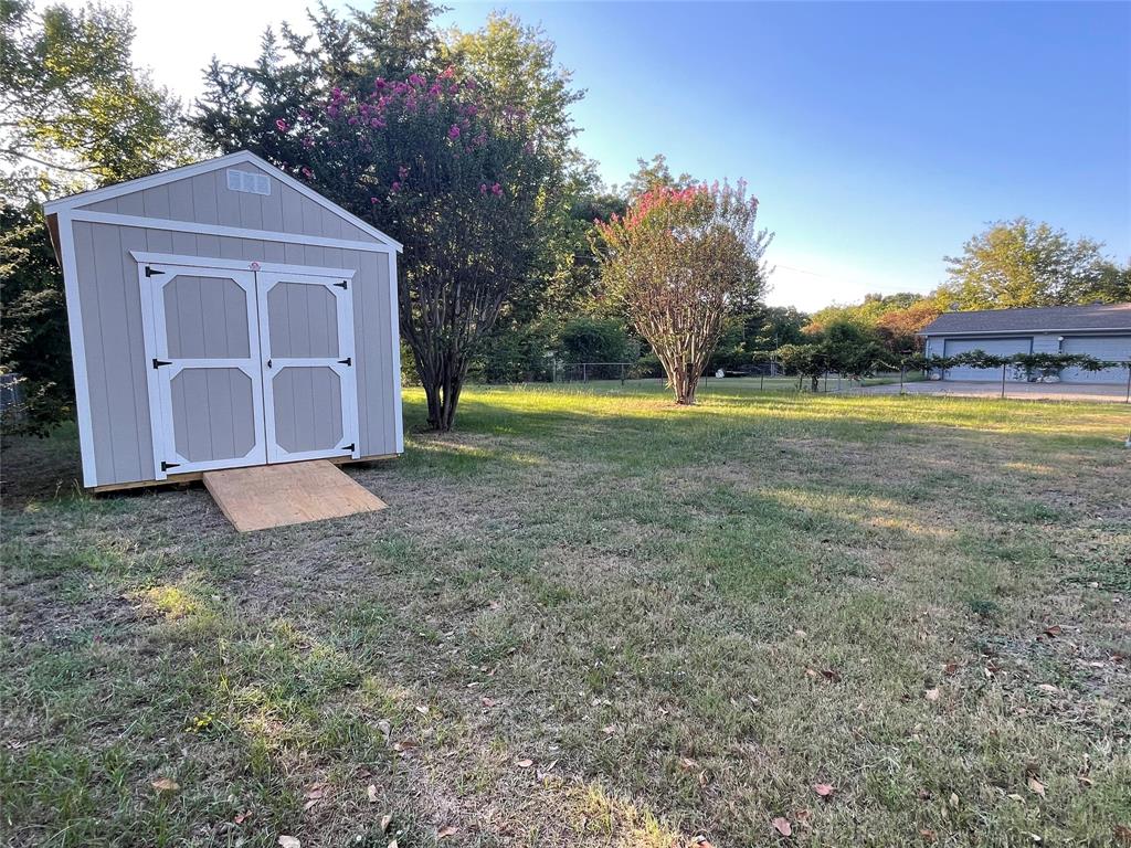 WHISPERING OAKS - Residential