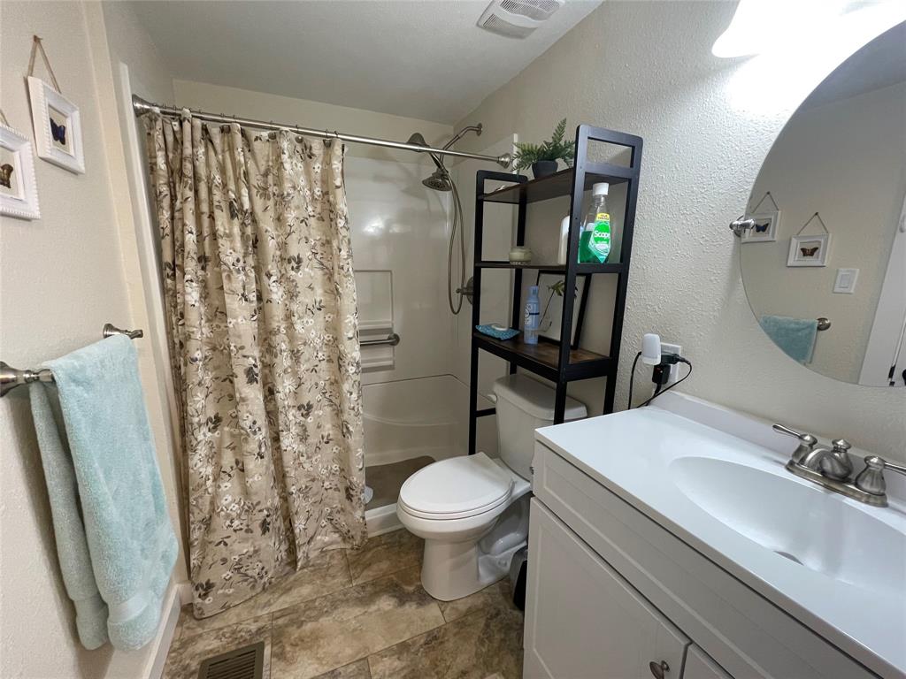 WHISPERING OAKS - Residential