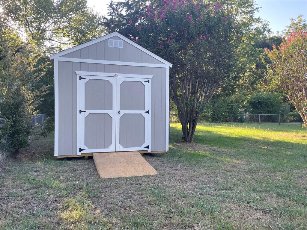 WHISPERING OAKS - Residential