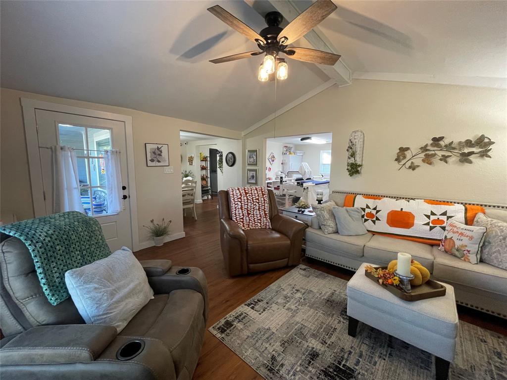 WHISPERING OAKS - Residential