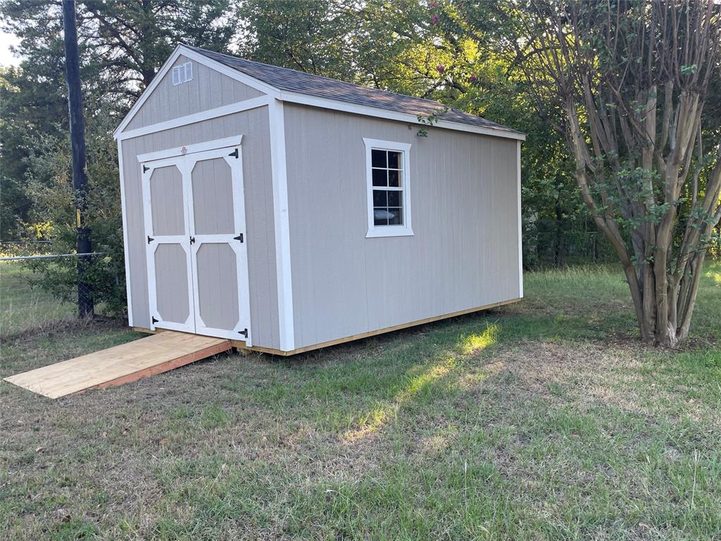 WHISPERING OAKS - Residential