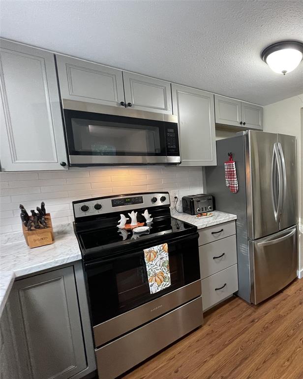 WHISPERING OAKS - Residential