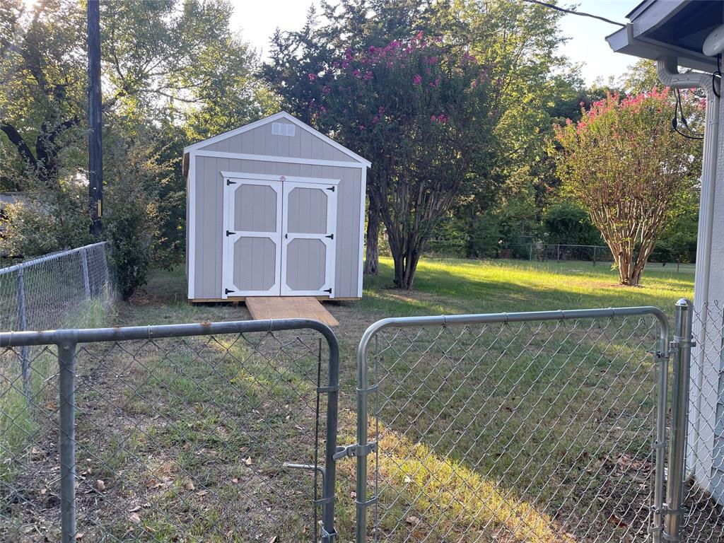 WHISPERING OAKS - Residential