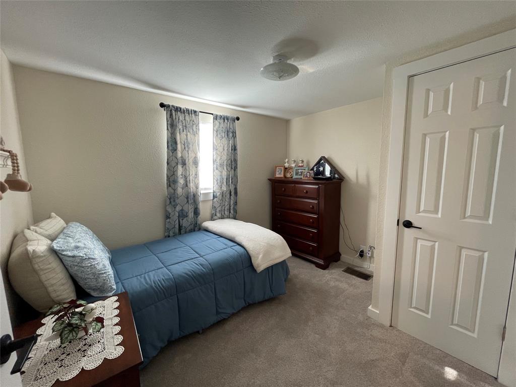 WHISPERING OAKS - Residential