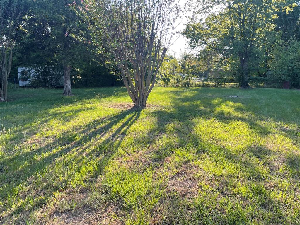 WHISPERING OAKS - Residential