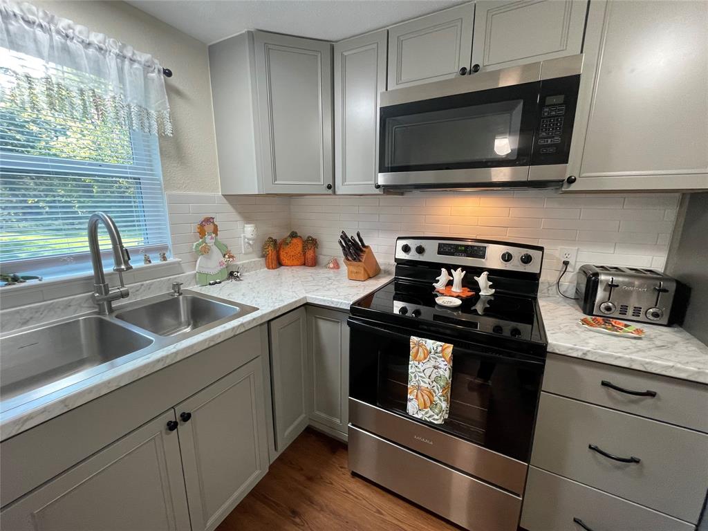 WHISPERING OAKS - Residential