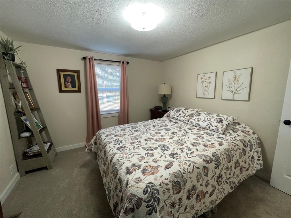 WHISPERING OAKS - Residential