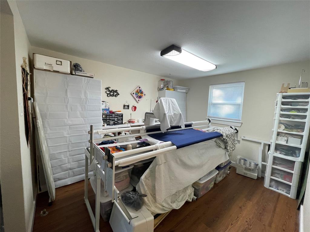 WHISPERING OAKS - Residential