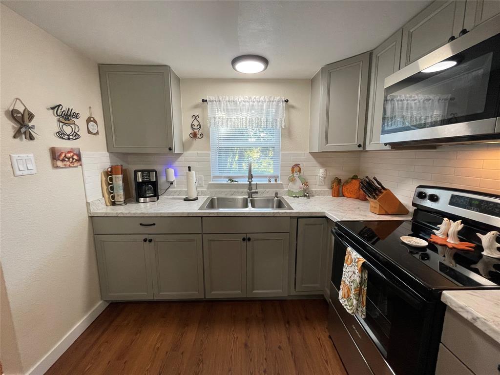 WHISPERING OAKS - Residential