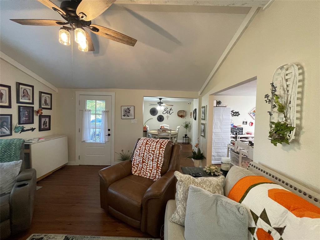 WHISPERING OAKS - Residential