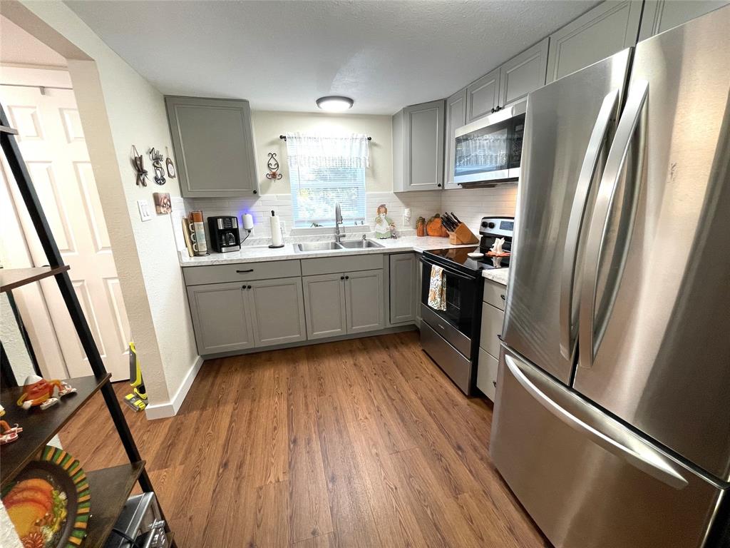 WHISPERING OAKS - Residential