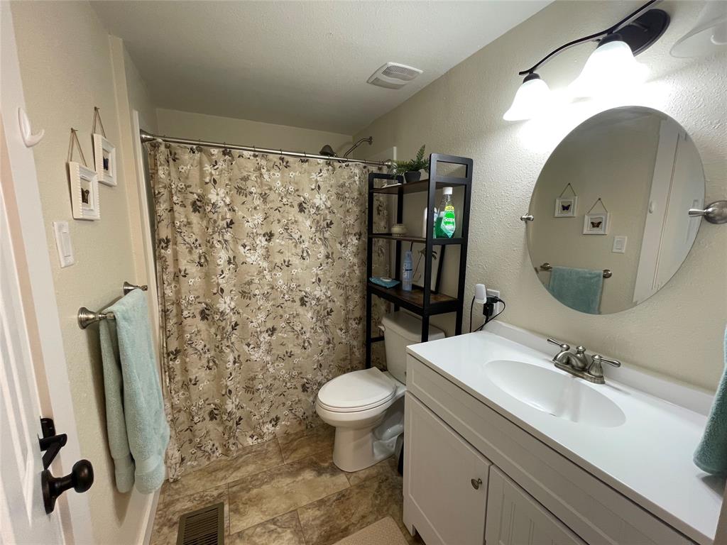 WHISPERING OAKS - Residential