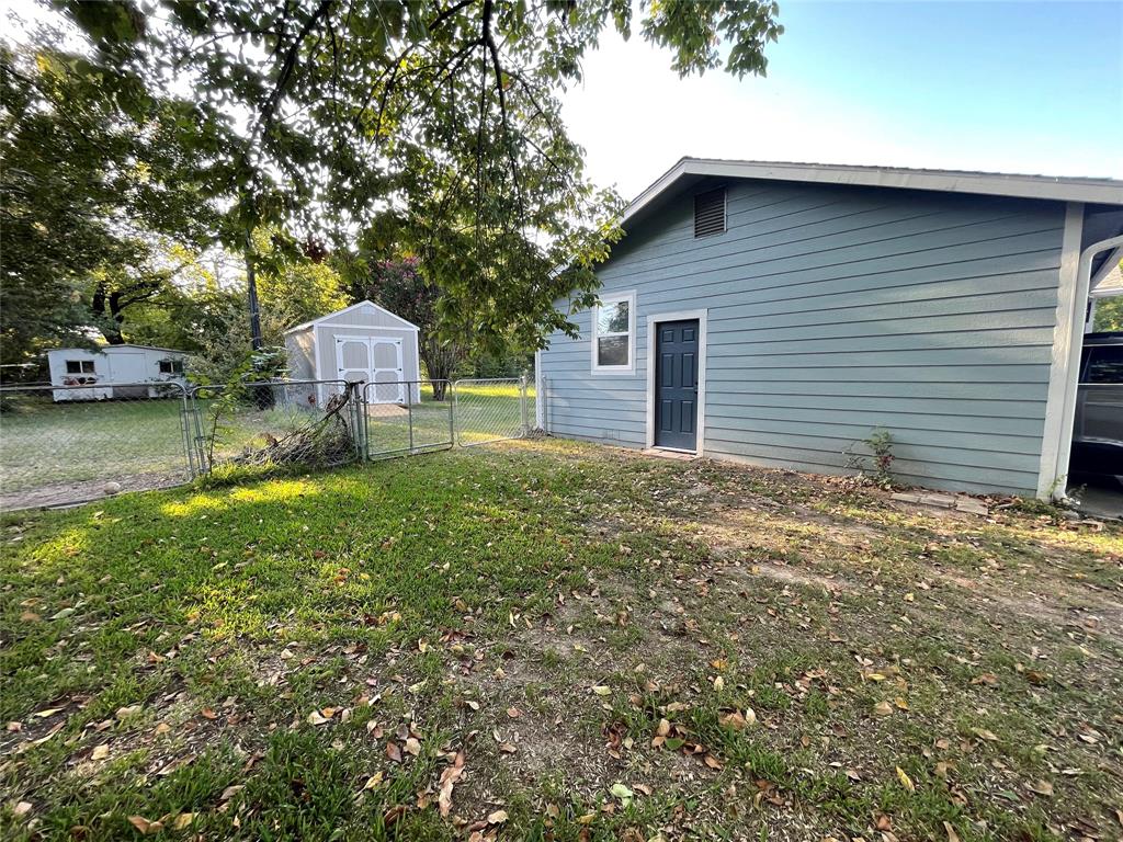 WHISPERING OAKS - Residential