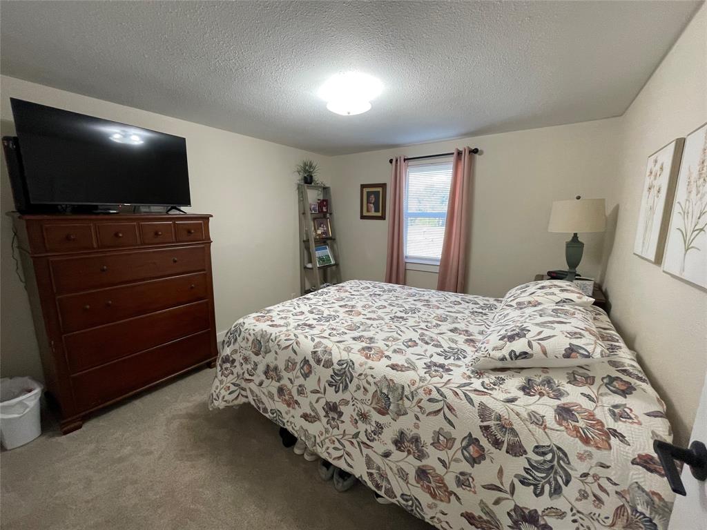 WHISPERING OAKS - Residential