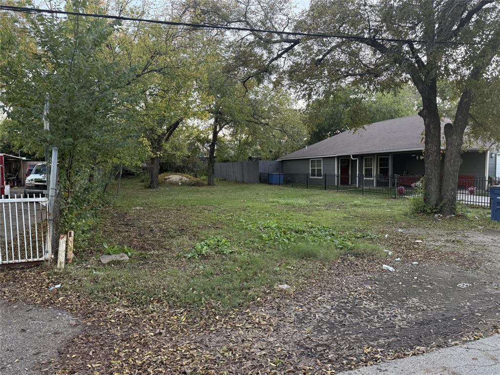1906 Muncie Avenue